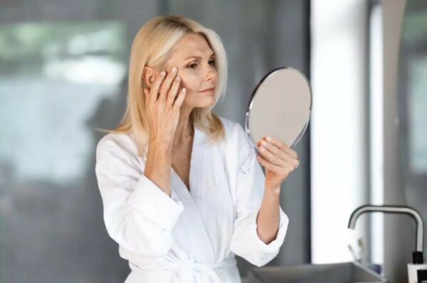 Rotina minimalista no frio: 5 dicas para evitar sobrecarregar a pele no inverno