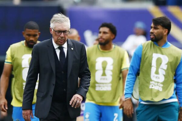 Ancelotti lamenta eliminação e já projeta novo ciclo: “Não é o fim”