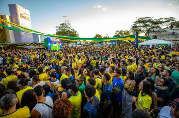 Eliminação do Brasil reduz ritmo do comércio na Copa, mas jogos ainda movimentam bares e eventos