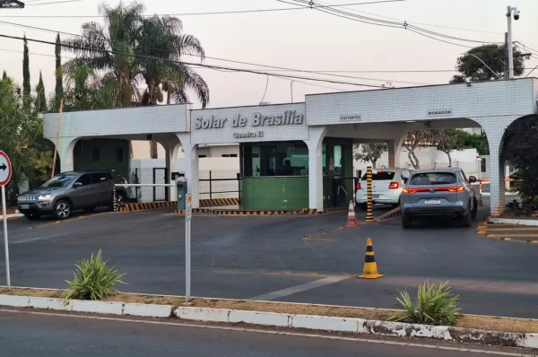 Moraes suspende visitas a Bolsonaro na prisão domiciliar