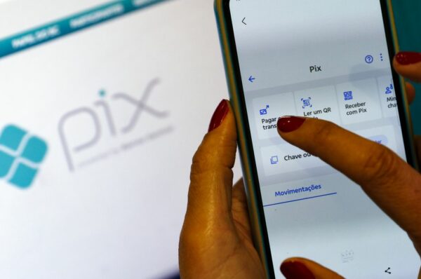 FMI elogia Pix e cobra autonomia financeira do Banco Central