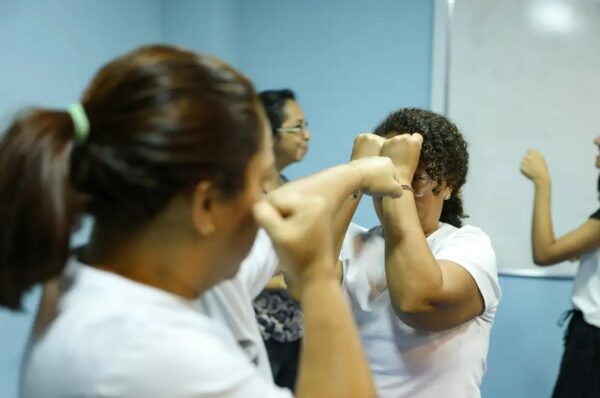Senado aprova venda de spray de pimenta para defesa de mulheres