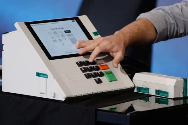 Totalização dos votos é aberta, auditável e segura, diz TSE