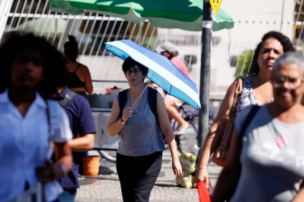 Salário mínimo deverá subir para R$ 1.741 em 2027
