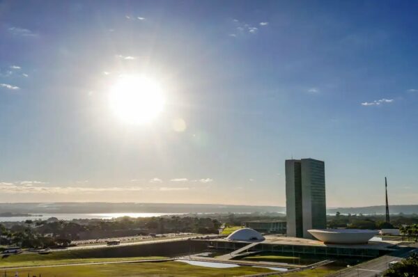 Congresso tem semana decisiva com escala 6×1, “taxa das blusinhas” e Segurança Pública