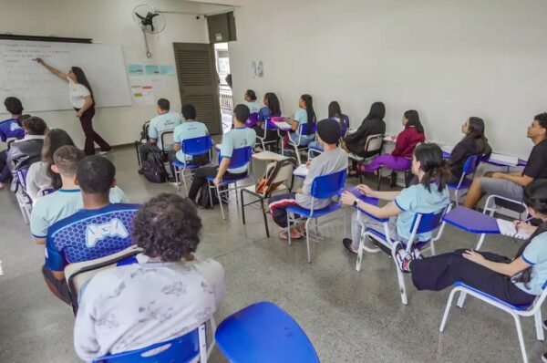 Pé-de-Meia paga hoje 5ª parcela a alunos nascidos em julho e agosto
