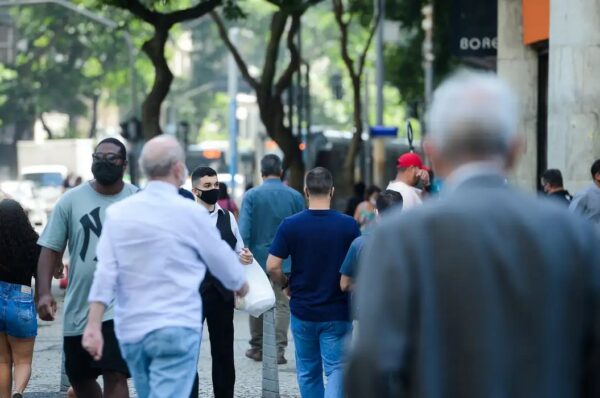 Pesquisa aponta que 81% dos brasileiros consideram fundamental que candidatos acreditem em Deus