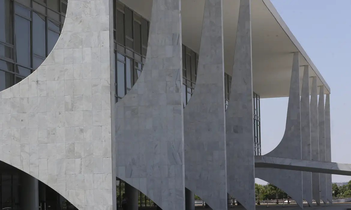 Governo abre processo de reciprocidade contra tarifas dos EUA