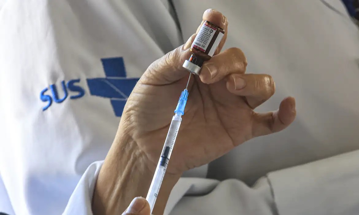 Anvisa amplia uso da vacina MenQuadfi para bebês a partir de seis semanas