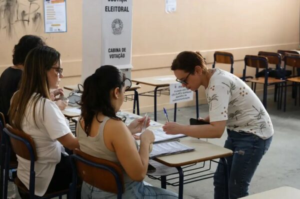 Eleições 2026: quem não votou no 1º turno pode votar no 2º?  Copiar