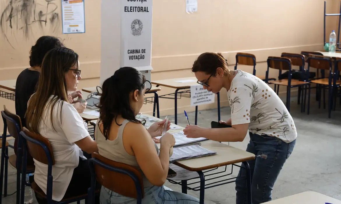 Eleições 2026: quem não votou no 1º turno pode votar no 2º?  Copiar