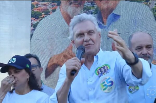 Caiado pede votos para Gracinha e Daniel Vilela em Valparaíso na reta final das eleições