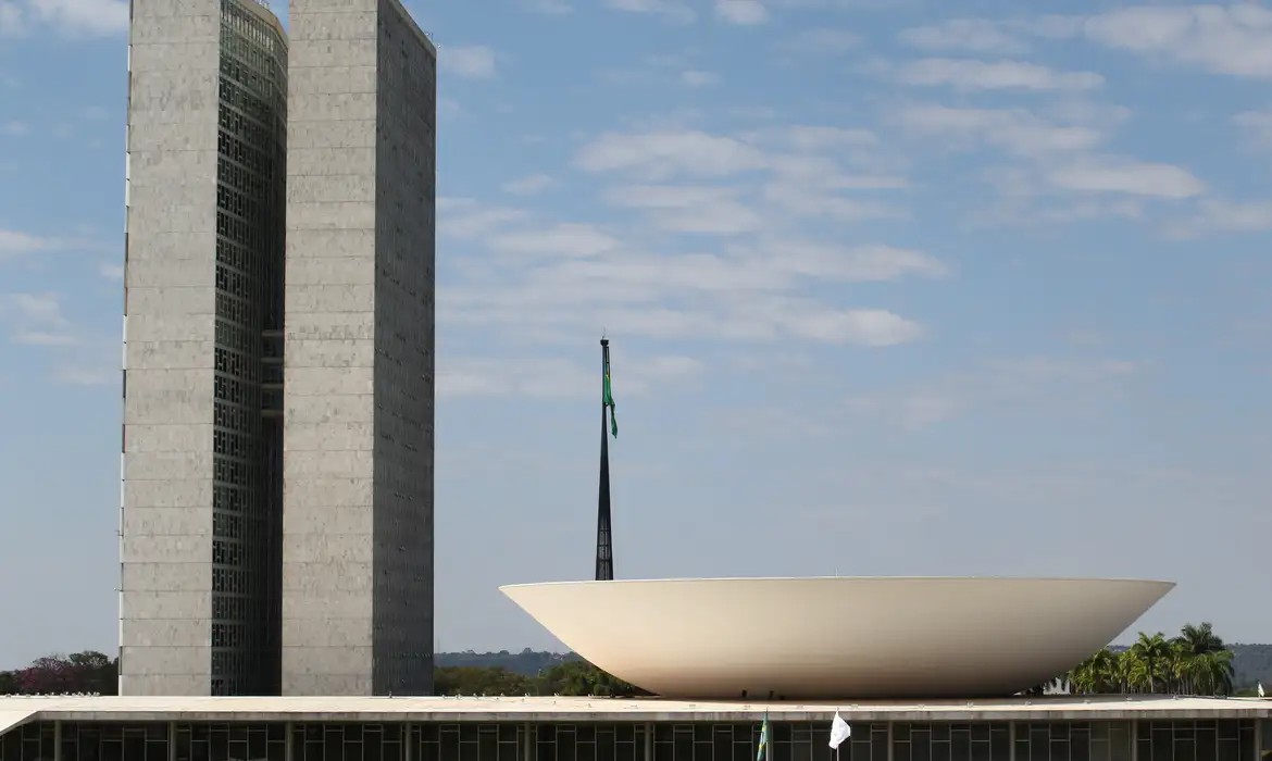 Câmara aprova novo limite do MEI de R$ 140 mil e perdão de dívidas; veja regras