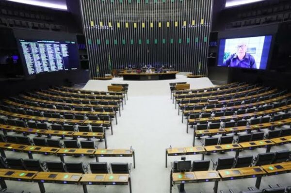 Câmara terá 183 novos deputados em 2027; PL elege maior bancada