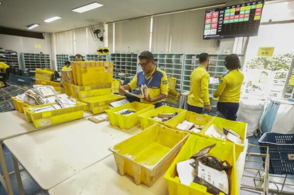 Correios e AliExpress renovam parceria para acelerar entregas no Brasil