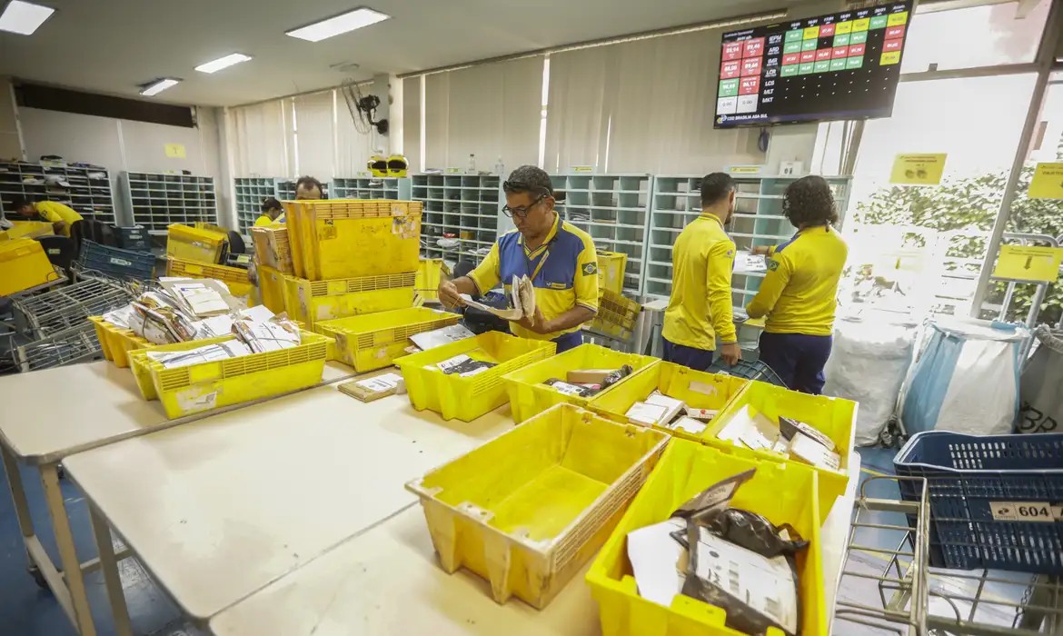 Correios e AliExpress renovam parceria para acelerar entregas no Brasil