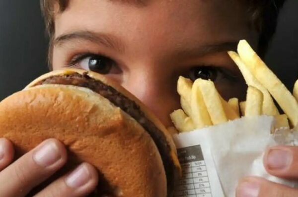 Obesidade infantil quadruplica e OMS divulga novas regras para tratamento