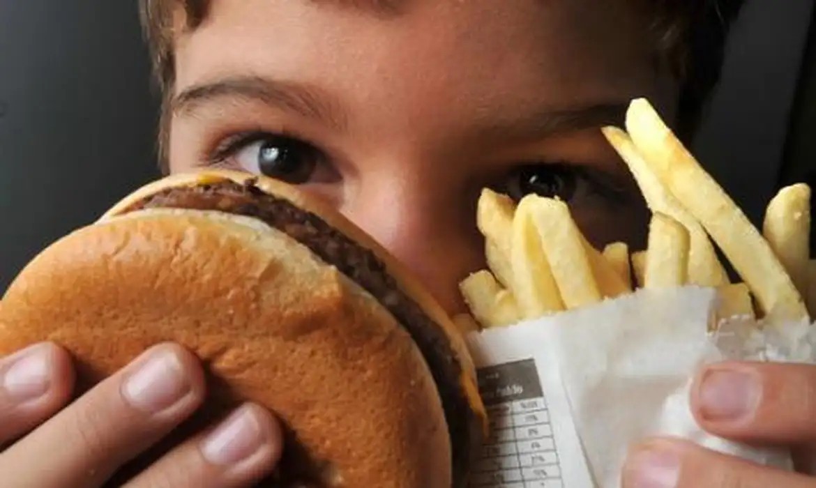 Obesidade infantil quadruplica e OMS divulga novas regras para tratamento