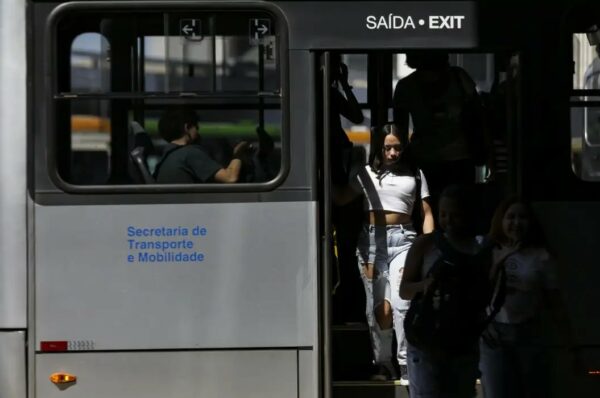 Governo envia PEC para transporte gratuito aos fins de semana