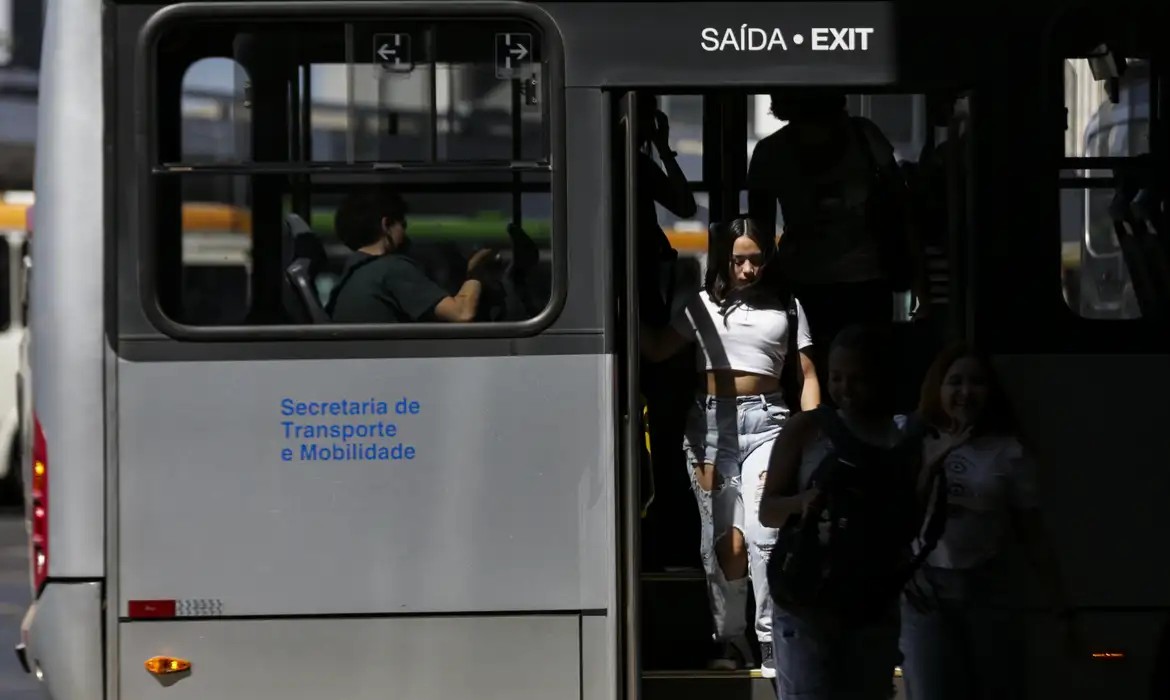 Governo envia PEC para transporte gratuito aos fins de semana