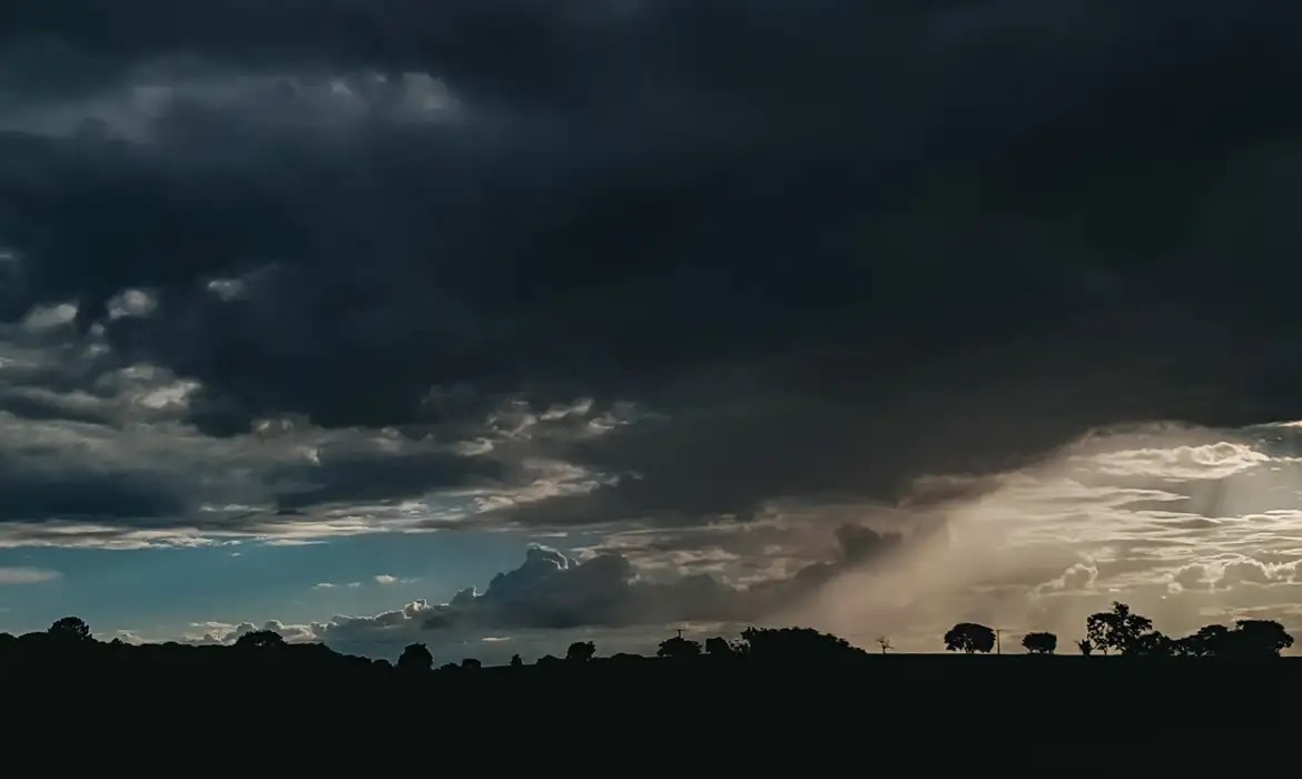 Inmet alerta para tempestades no feriado de 12 de outubro; DF terá tempo seco